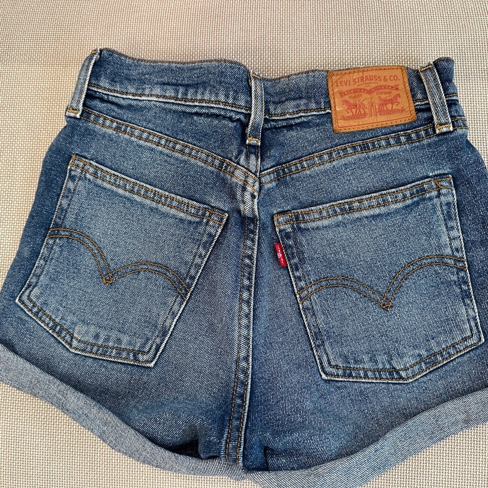 Levi Shorts - Picture 2 of 2